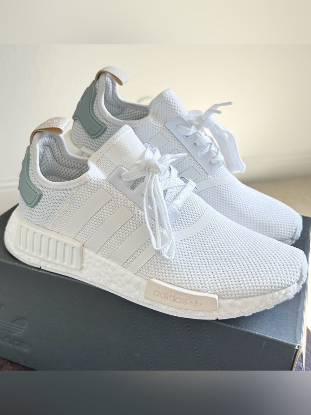 Adidas NMD R1 W Green White - Women's Size 8 Sneakers BY3033 - New in Box